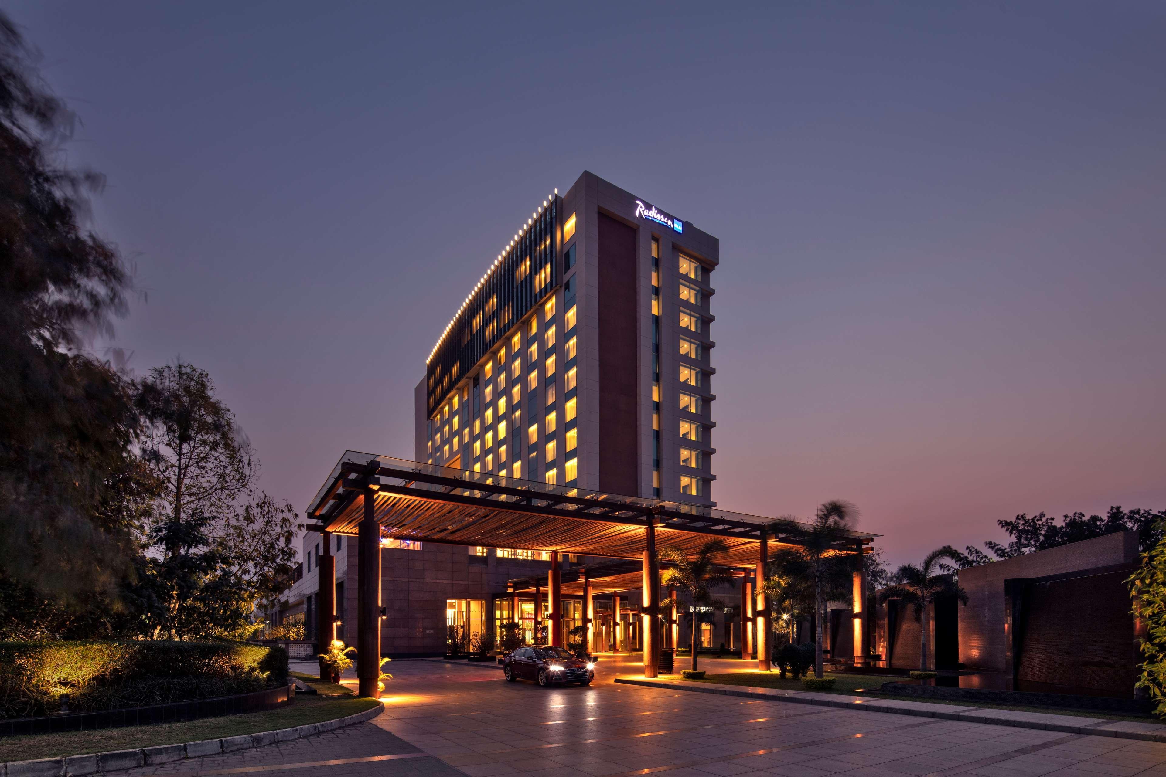 Radisson Blu Hotel Guwahati Exterior foto